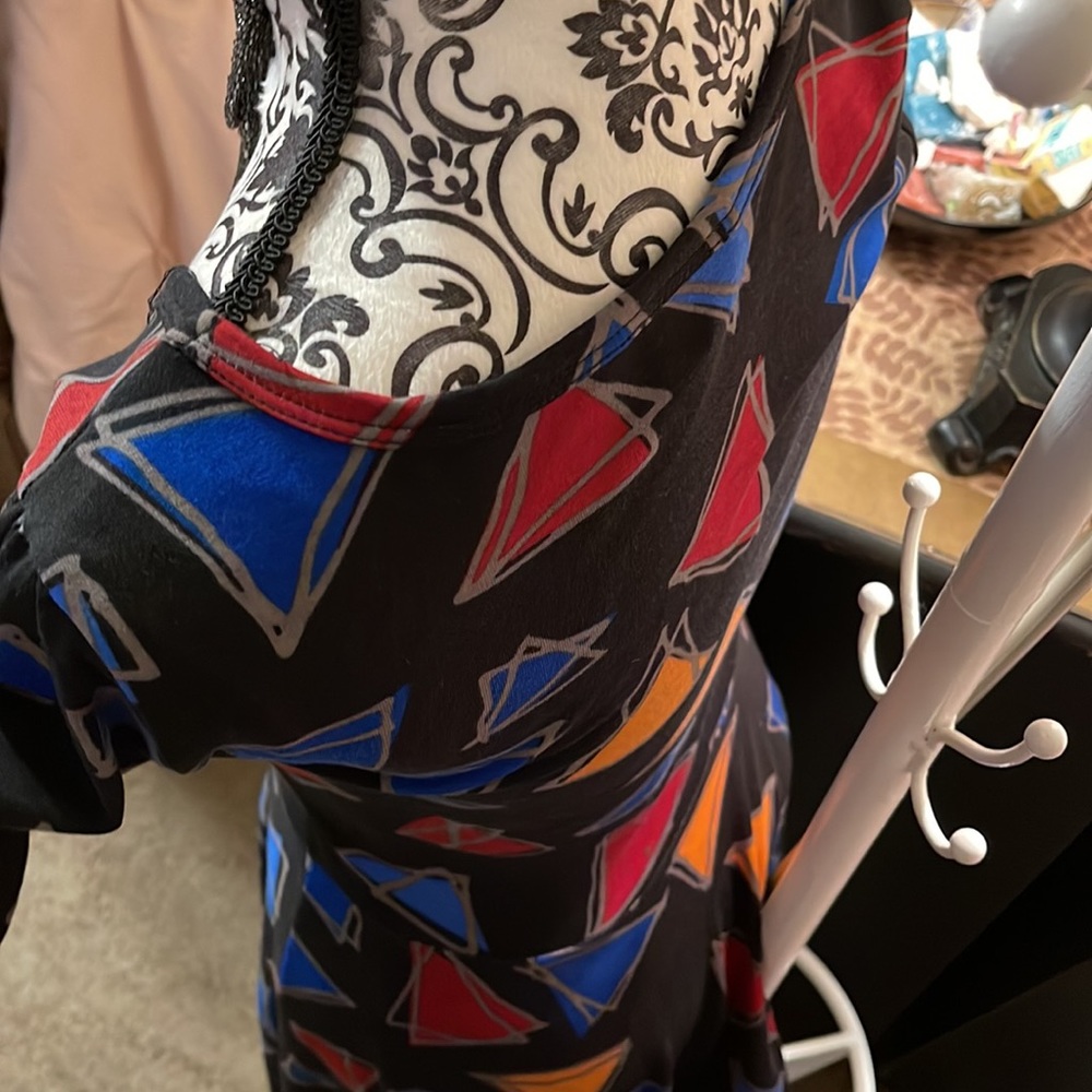 Triangle patterned stretchy 👗-DONATED - Picture 3 of 3